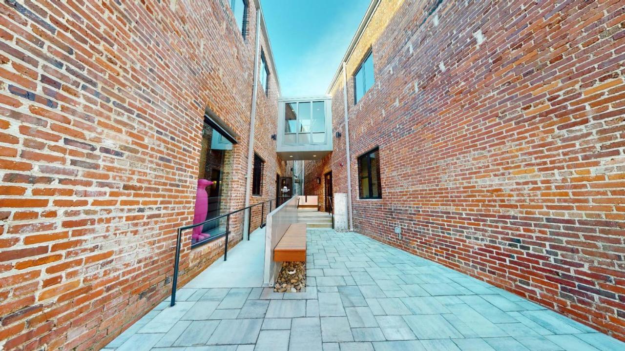 Vantage Art Flats Aparthotel Danville Exterior photo